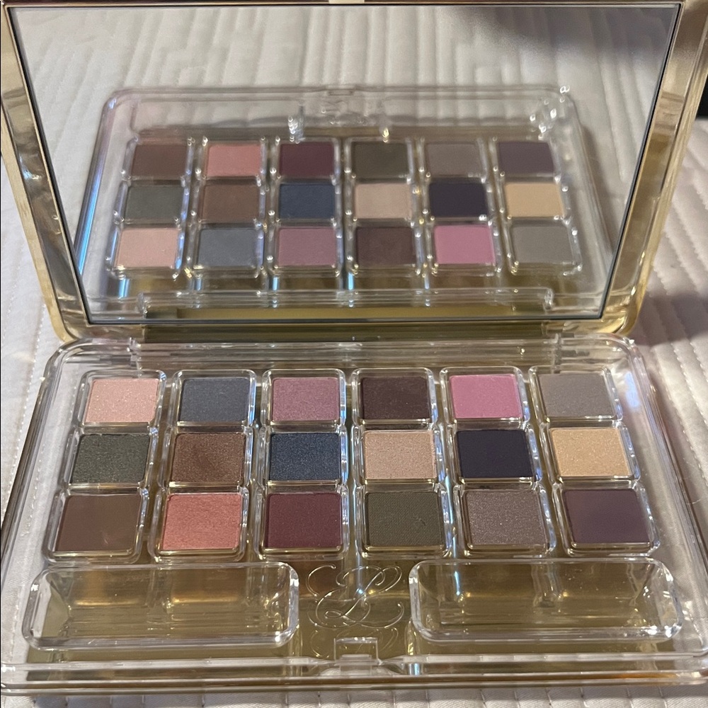 Estée Lauder Deluxe Eyeshadow Palette in Gold Compact